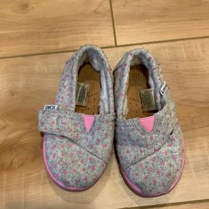 Super Cute Girls Toms